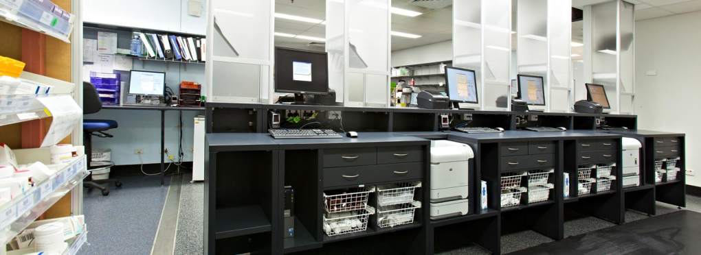 <h2>Hospital Pharmacy Solution</h2> RoboPharma custom dispensing counter designed to meet the needs of this busy public hospital. Slider 2
